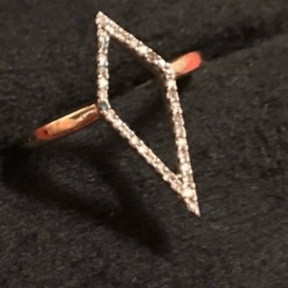 Elegant Gold and Silver Diamond Ring - Picture 3 of 5